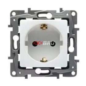   Niloé 162 dugalj földelt központi fedlap fehér IP31 süllyesztett szorítókapcsos LEGRAND 764539